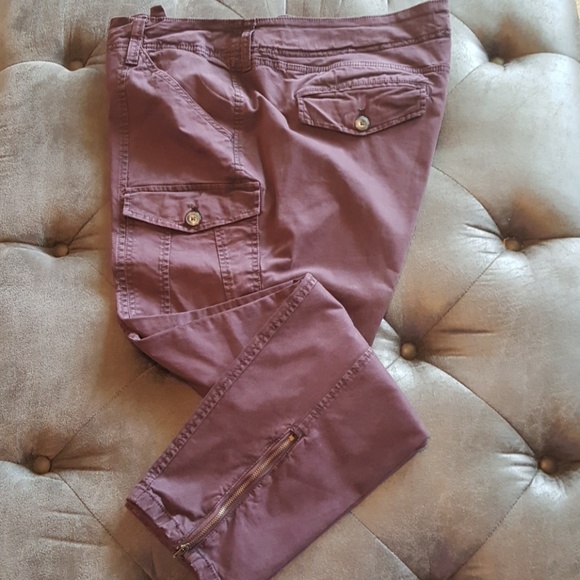 Old Navy Pants - Old Navy Slim Cargo Pants in Deep Burgundy size 18